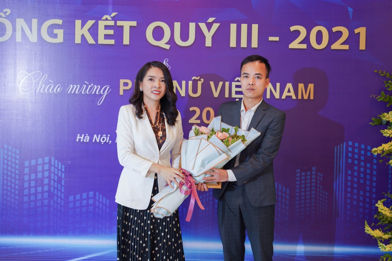 Ông: Nguyễn Văn Đồng chức vụ Trưởng phòng kinh doanh